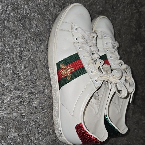 Gucci Women's White Sneakers with Red and Green Accents - Picture 5 of 11
